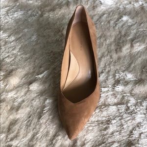 Banana Republic Beige Tan Pumps